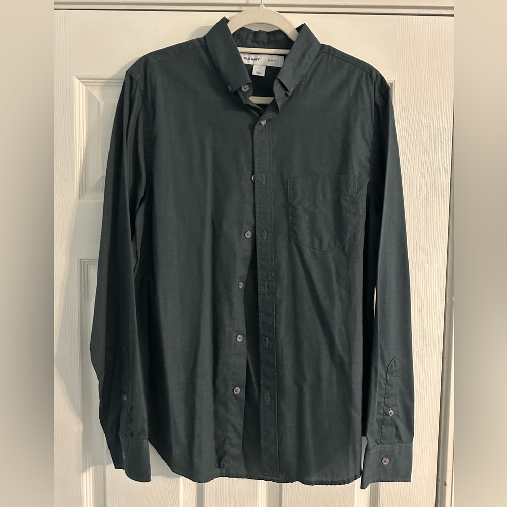 Men’s Old Navy Hunter Green slim fit button up Size: M